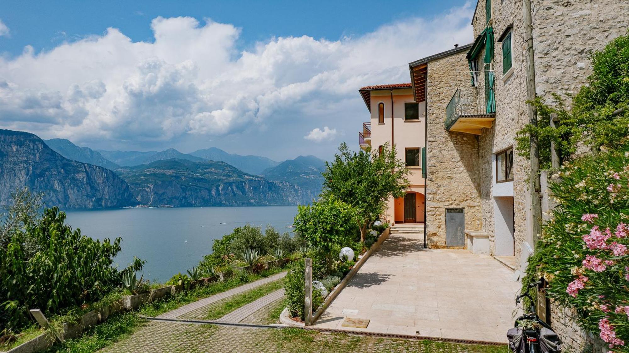 View Garda Lake Бренцоне-суль-Гарда Екстер'єр фото